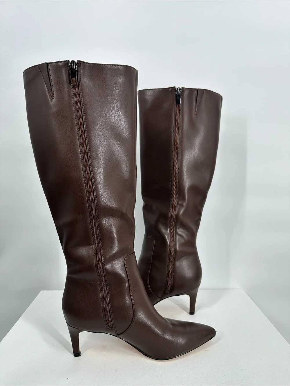 Women Faux Leather Chocolate Brown Pointed Knee High Boots Kitty Heels Size 6.5